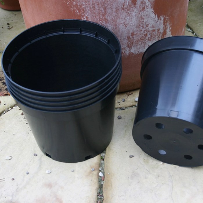 Plastic tall plant pots